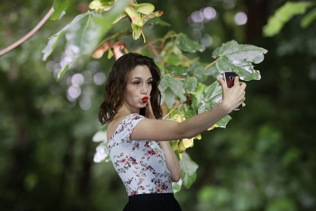 Göz Çevresi Gençleştirme: Cerrahi ve Estetik Seçenekler